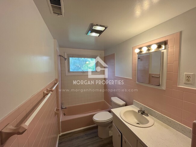 Foto del edificio - 619 Woodlawn Dr