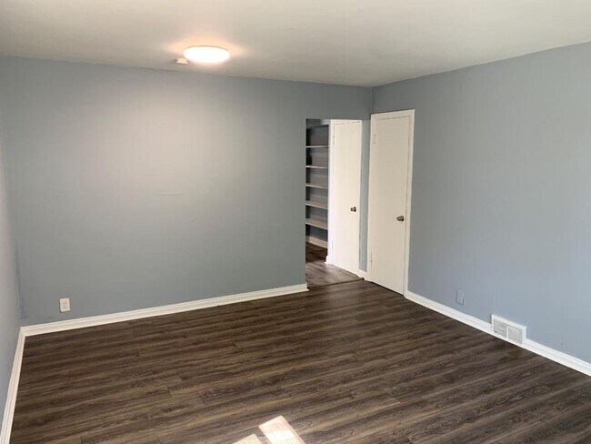 Foto del edificio - 7110 Drury Ln