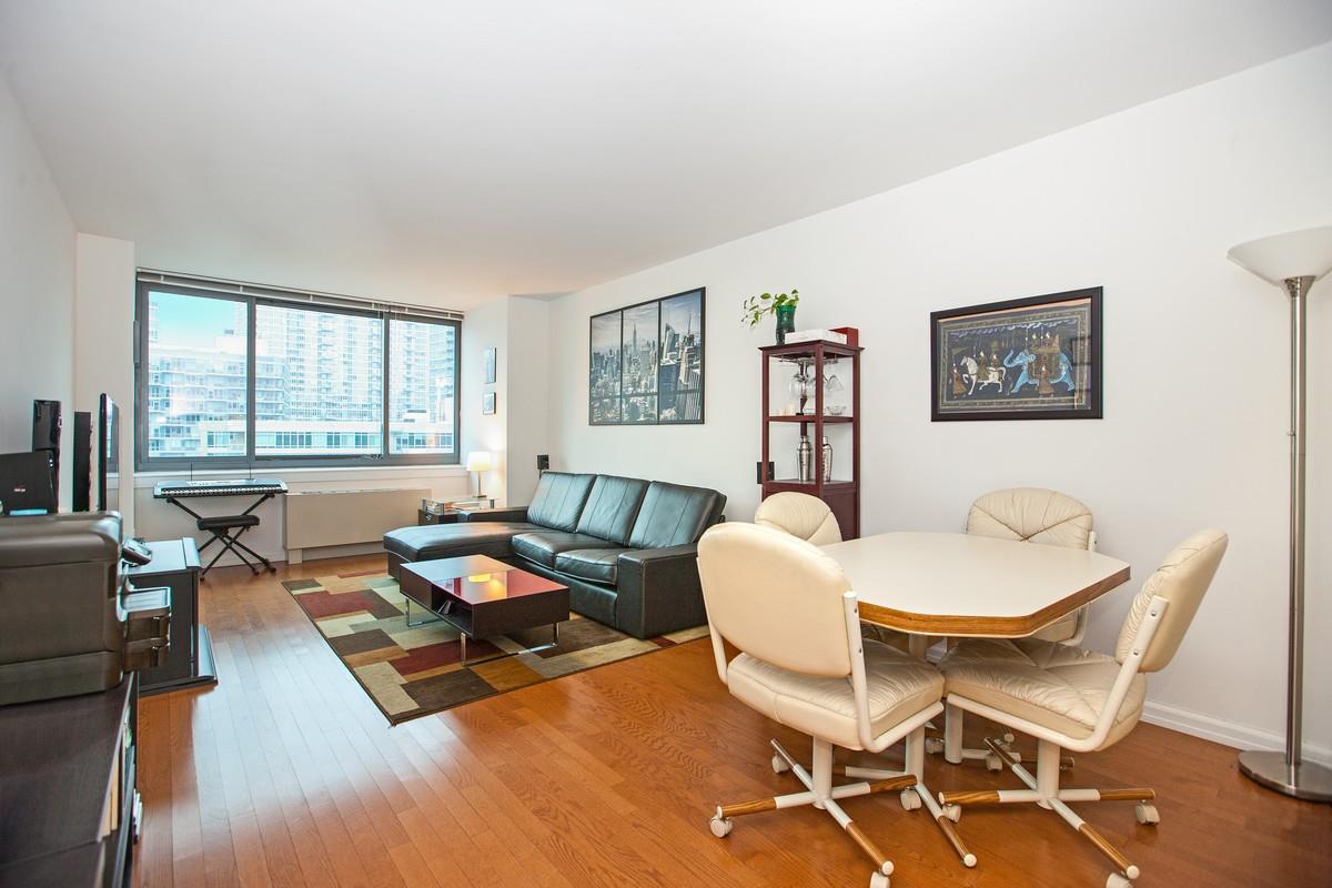 Foto principal - 4720 Center Blvd