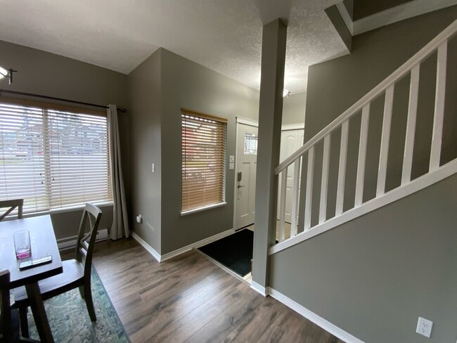 Building Photo - 936 Starling Pl