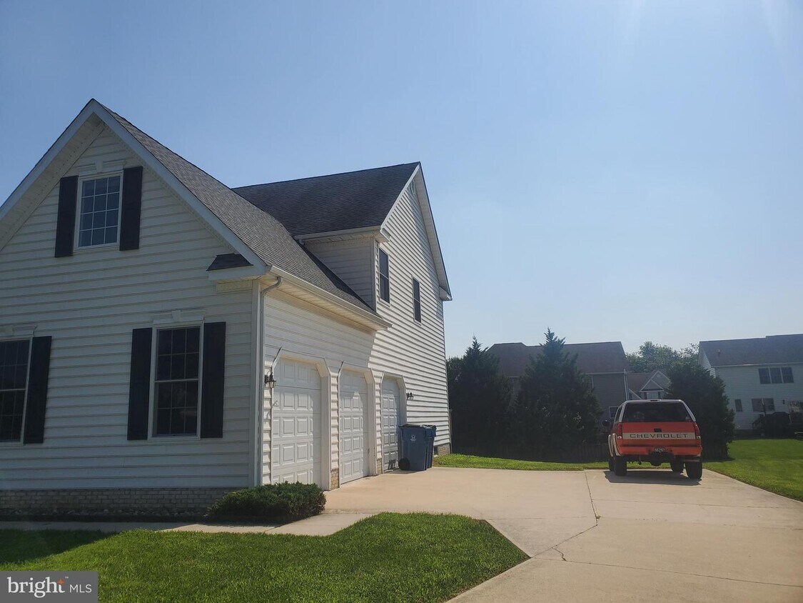 33 SAPPHIRE Ct, Dover, DE 19901 House Rental in Dover, DE