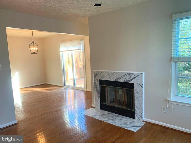 Foto del edificio - 411 Darby Ln