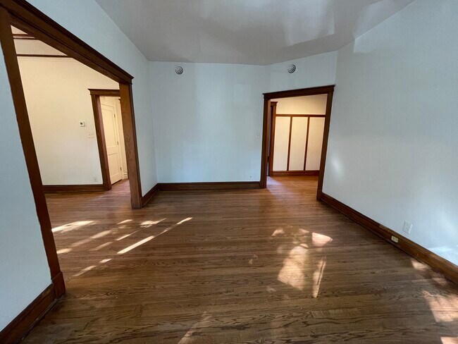 Building Photo - 5644 N Glenwood Ave