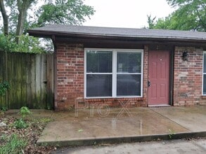 Building Photo - 217 E Adobe St