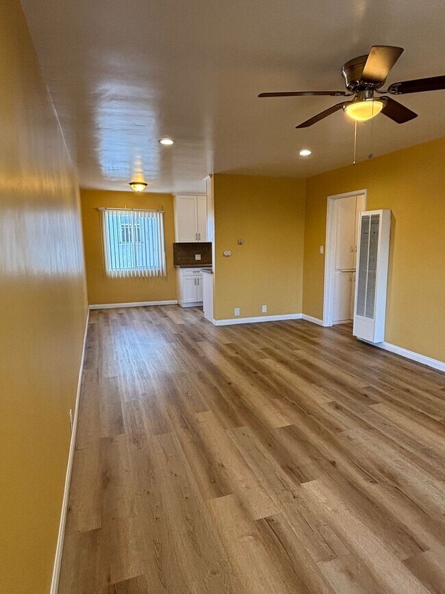 Foto del edificio - Spacious 1 bedroom available now in Long B...
