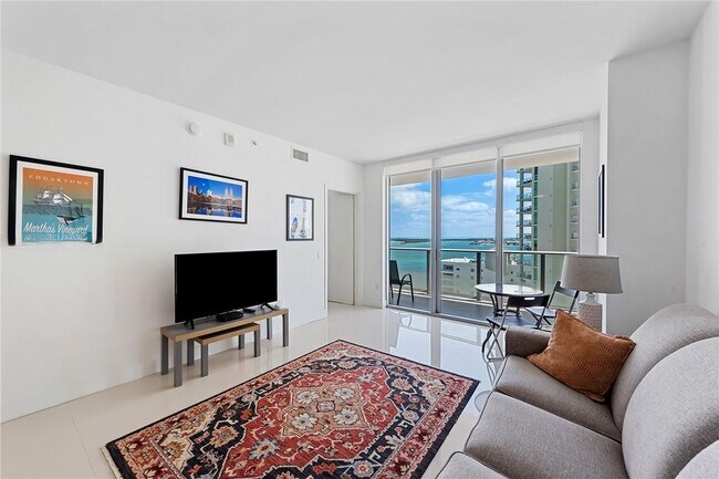 Foto del edificio - 1300 Brickell Bay Dr