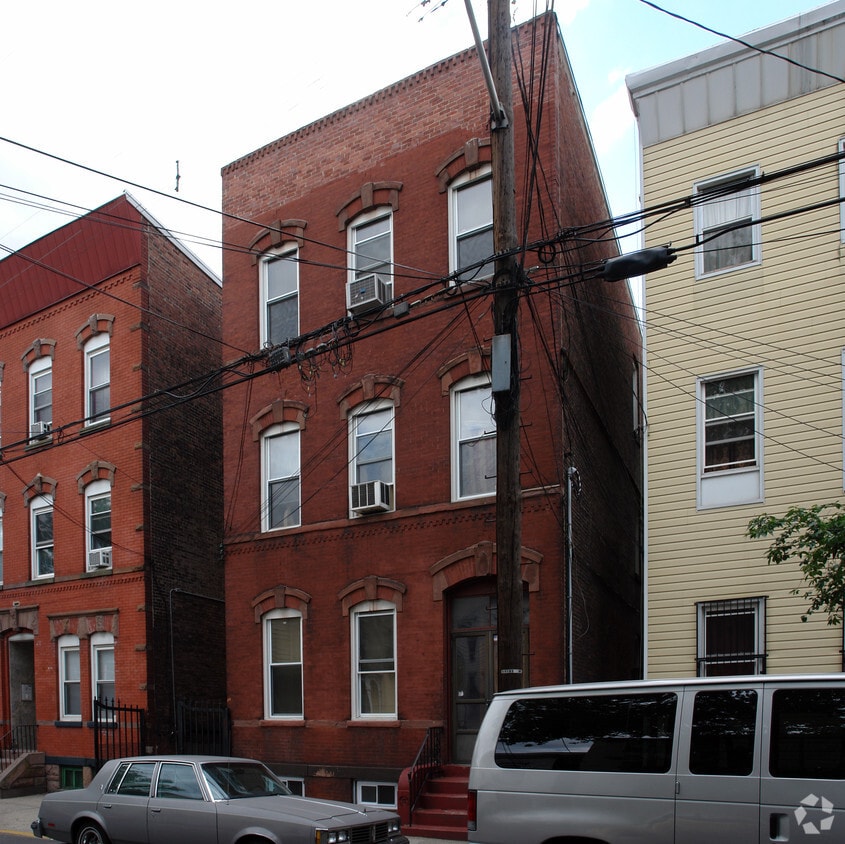 Primary Photo - 125 Union St
