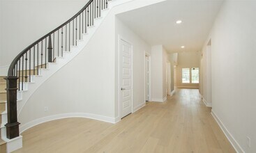 Building Photo - 8018 Hingham Ln