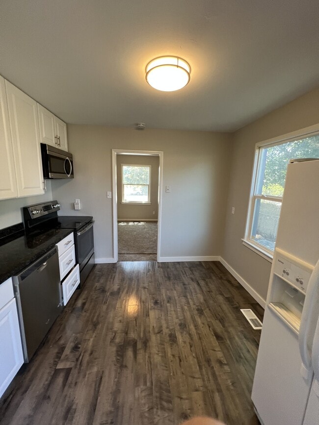 Building Photo - 633 E 500 S