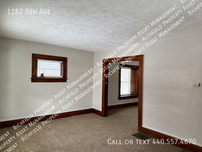 Building Photo - 1182 5th Ave