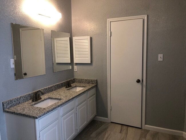 Foto del edificio - 3/2/2 Great neighborhood!  Move in Ready!