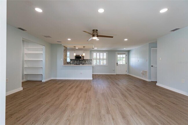 Foto del edificio - 5923 Briarwood Ave