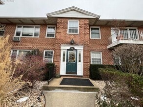 Building Photo - 84 Shore Rd