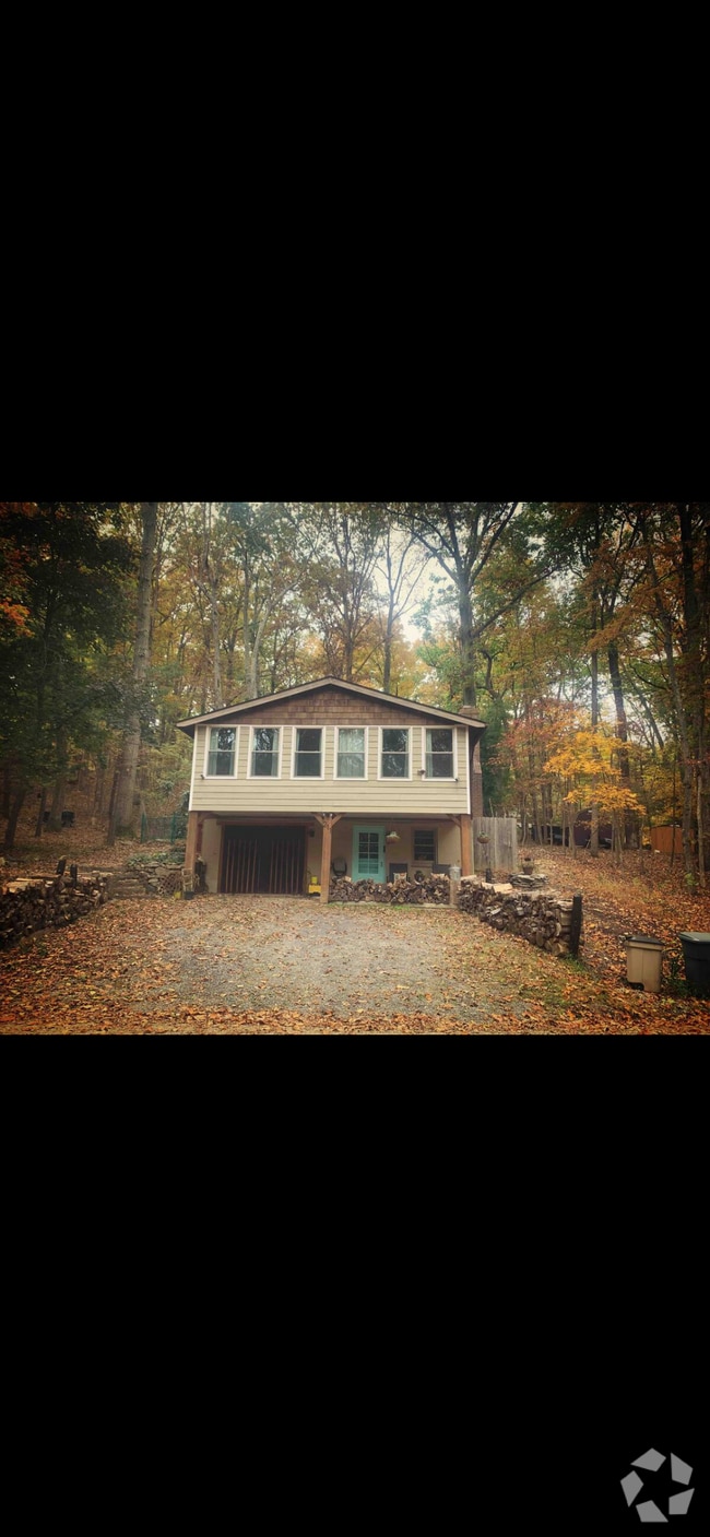 Building Photo - 211 Dogwood Ln