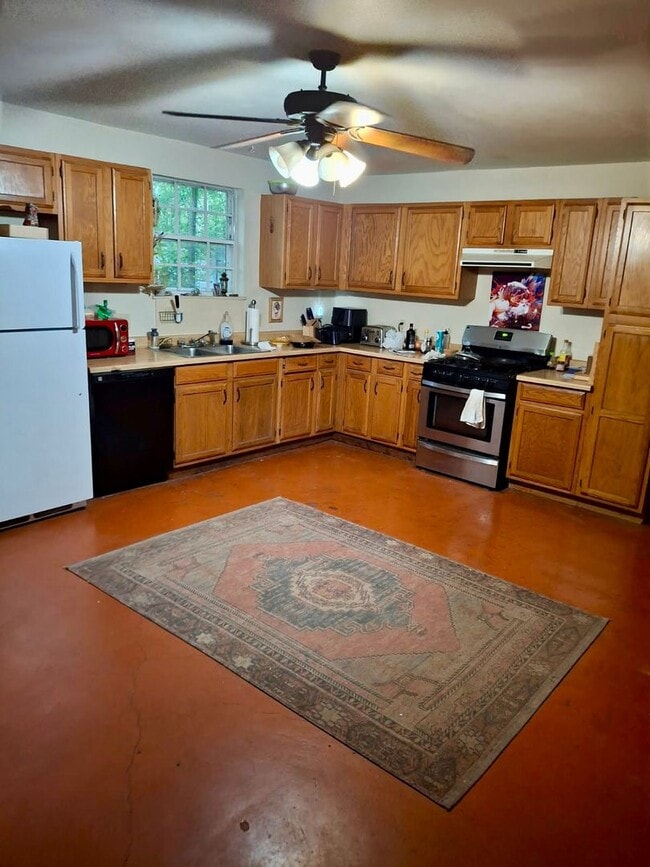 Building Photo - 1500 Cullen