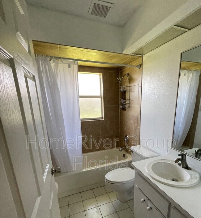 Foto del edificio - 5714 41st St E