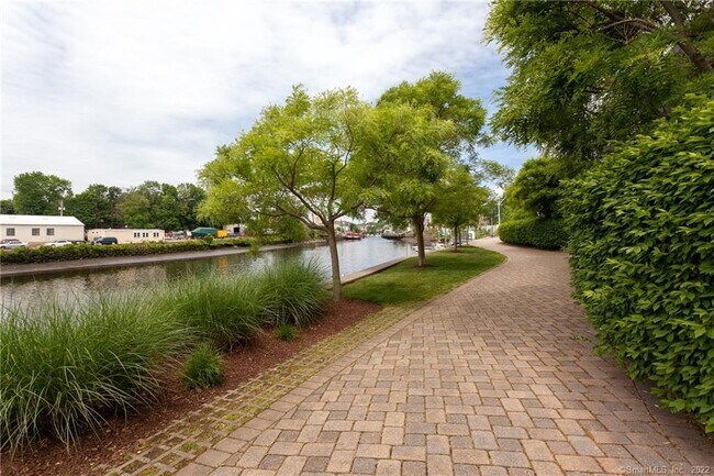 Foto del edificio - 4 Daskams Ln