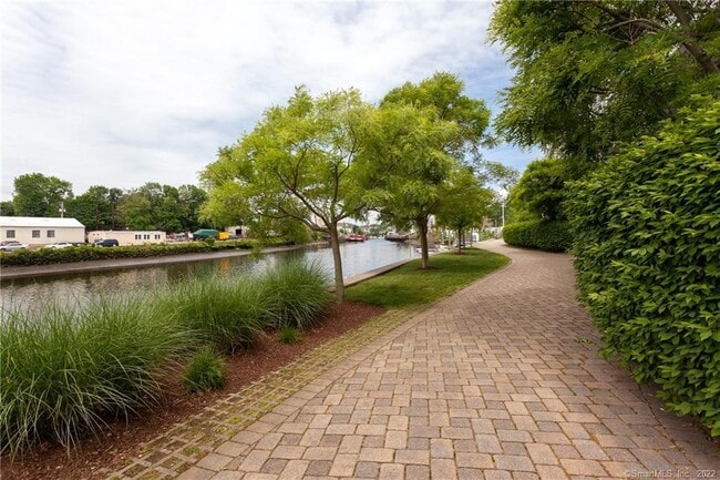 Building Photo - 4 Daskams Ln