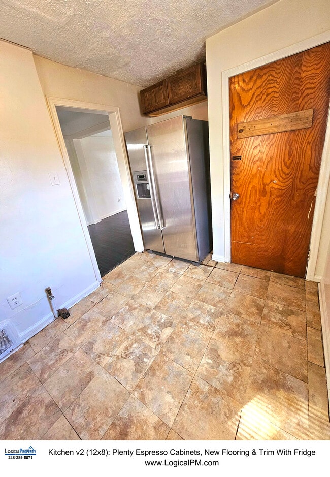 Building Photo - 2 Bed/1 Bath Townhouse w/ Basement, Hardwo...
