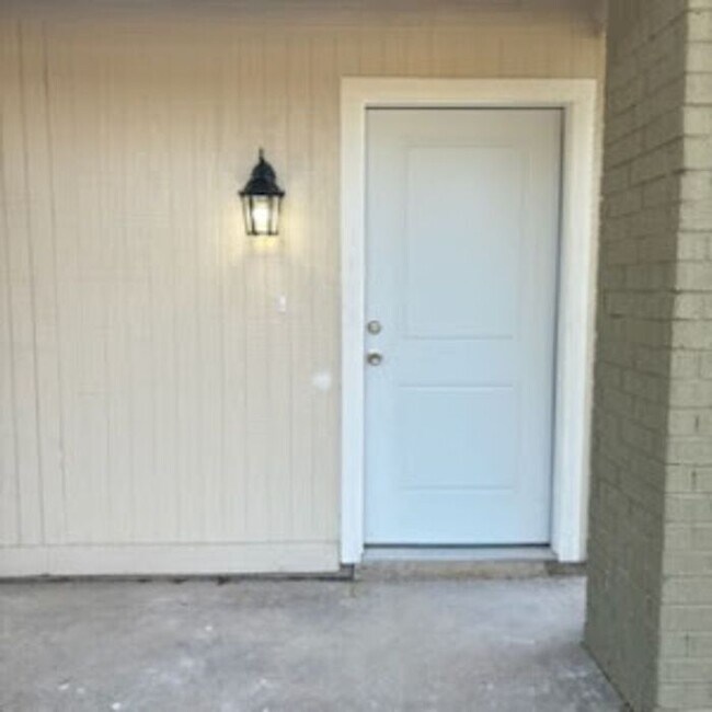 Foto del edificio - Beautiful newly remodeled 2/1 apartment!