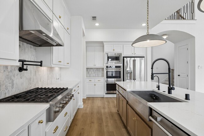 Building Photo - 15085 Berry Brk Dr