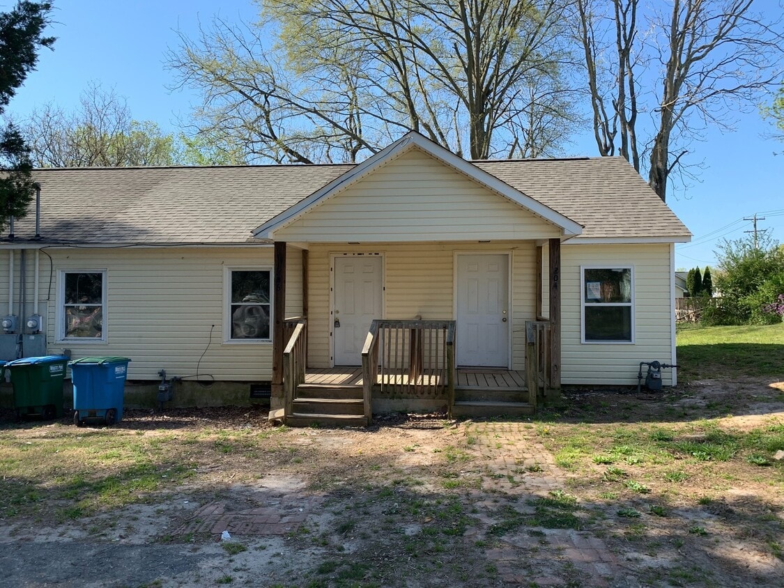 206 E Ave, Bessemer City, NC 28016 House Rental in Bessemer