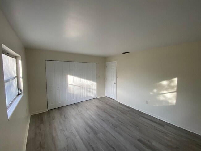 Foto del edificio - Convenient location Orange City