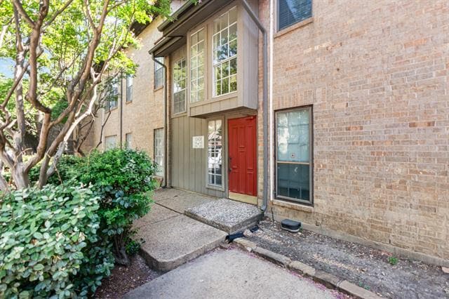 Building Photo - 10438 High Hollows Dr