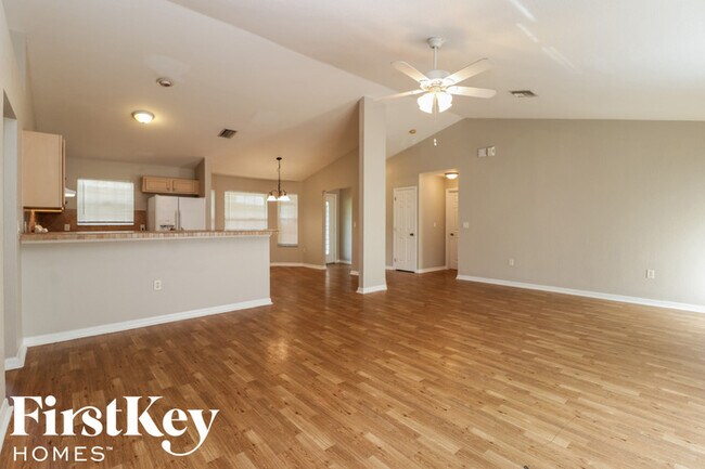 Building Photo - 324 Lillon Ave S
