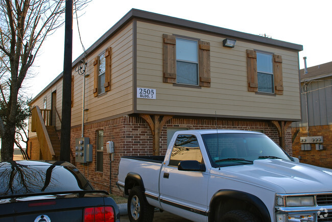 Building Photo - Eagle Point