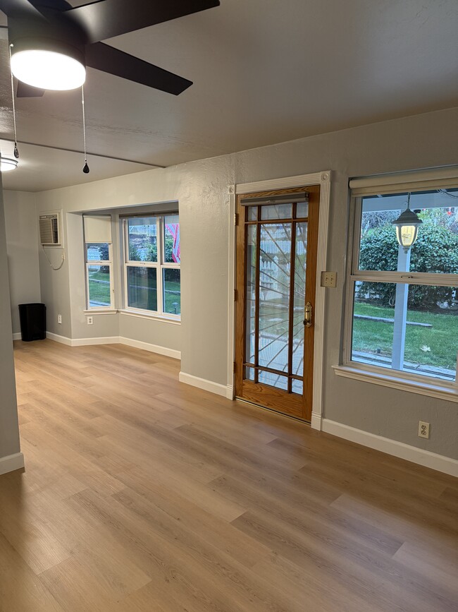 Building Photo - 1000 Figueroa St