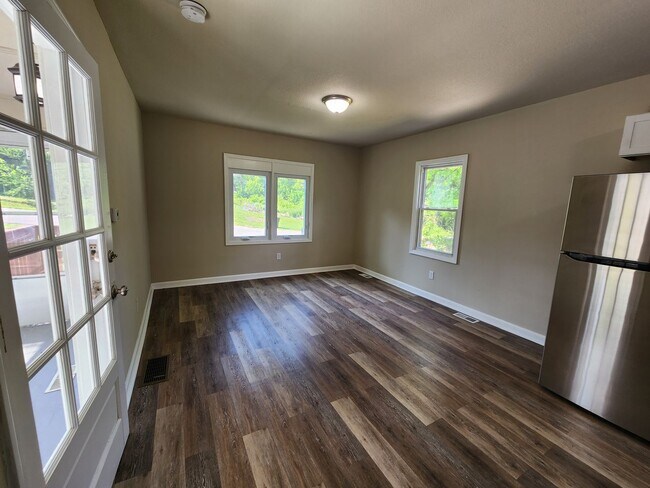 Building Photo - Cozy 1 Bedroom 1 Bath Home