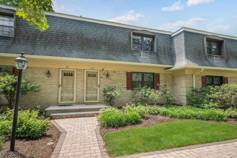 Foto principal - 768 Springfield Ave