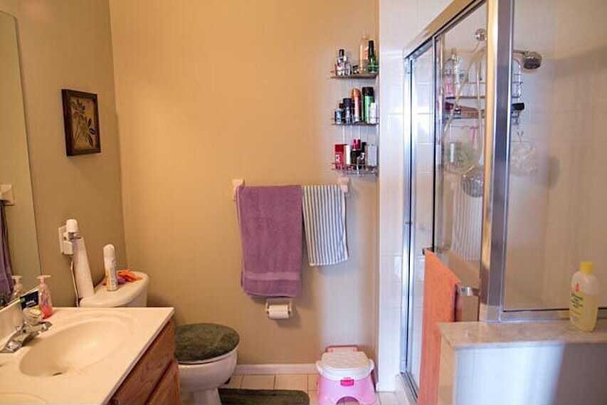 Master Bath/Bathroom # 1 - 834 Dominick Ct