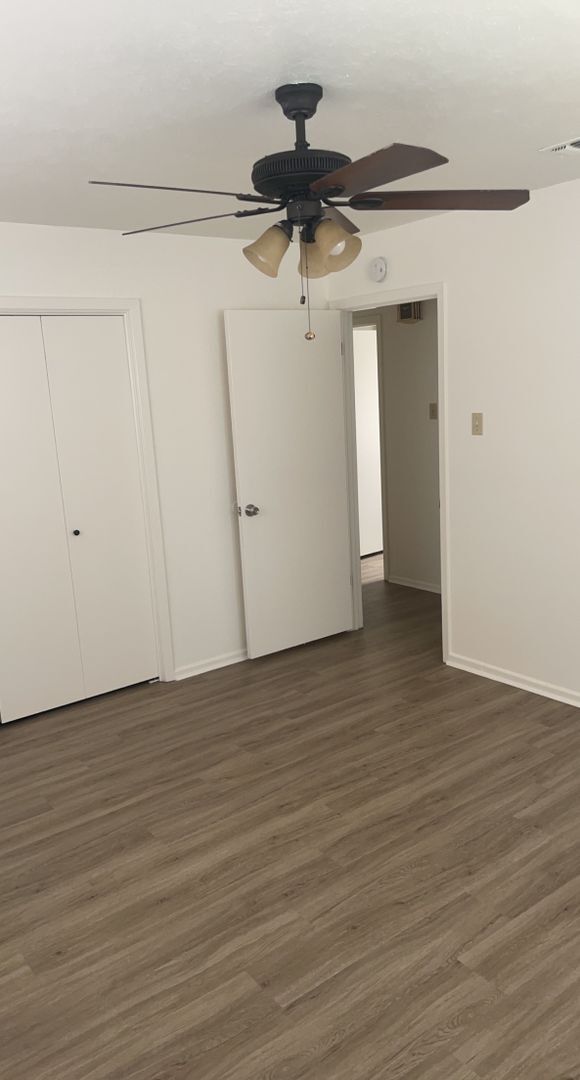 Foto del edificio - 129 Crestwood Dr