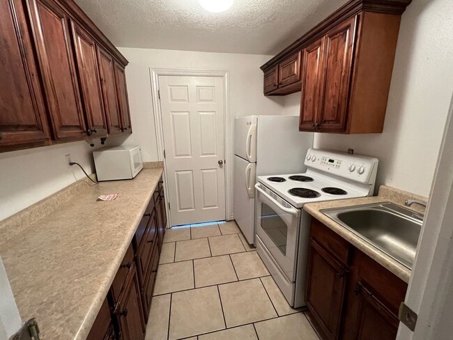 Building Photo - College Ave - 163