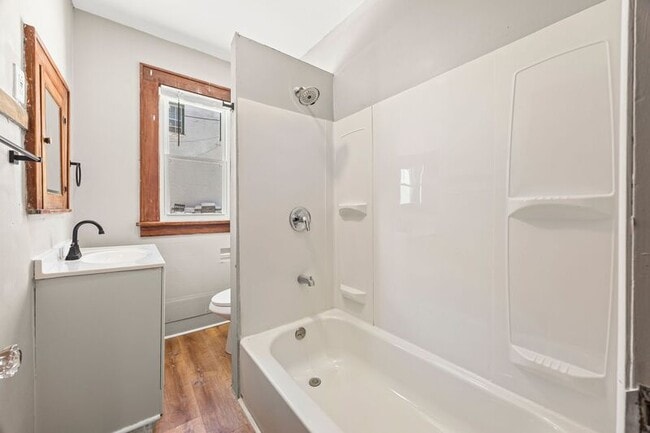 Foto del edificio - 16-18-18 Hillendale St