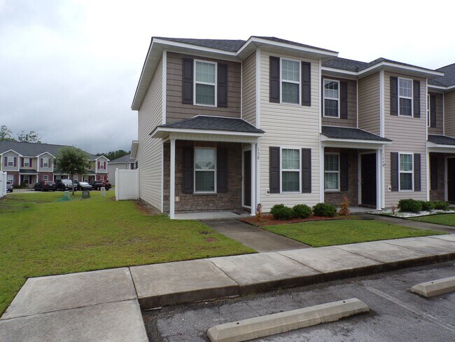 Building Photo - Two Bedroom Townhome located in the Burroughs in Carolina Plantations