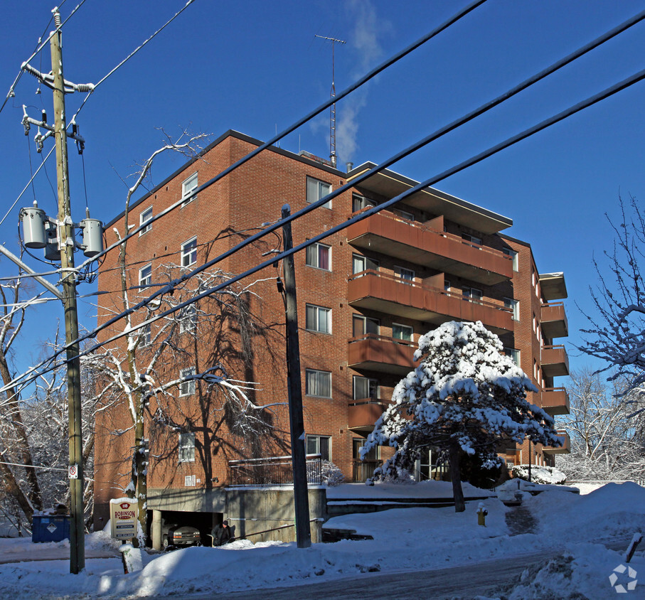 Primary Photo - 118 Robinson St