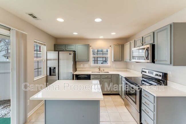 Photo - 3410 Broadwick St House