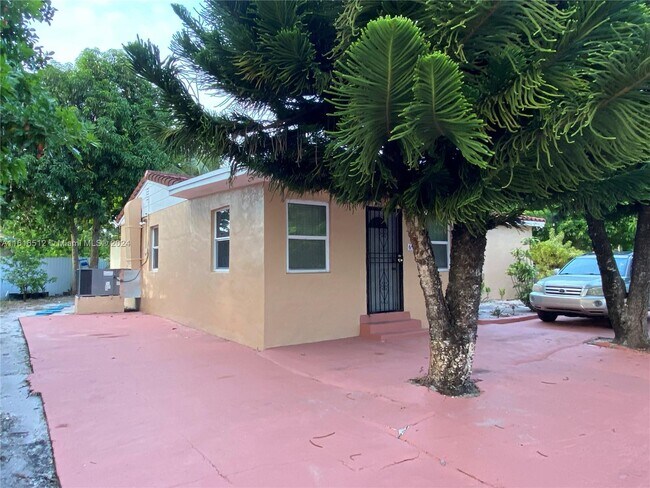 Foto del edificio - 691 NW 187th St