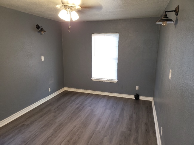 Foto del edificio - 901 Sissom Rd