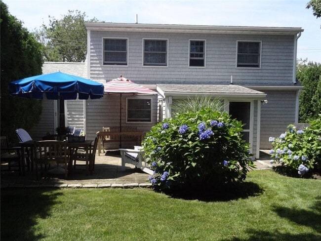 Building Photo - 140 Treasure Rd