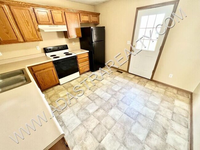 Foto del edificio - Spacious Gardner Duplex-Available in NOVEMBER!!