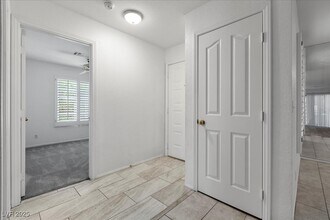 Building Photo - 2623 S Durango Dr