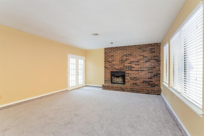Building Photo - 609 NW 139th St