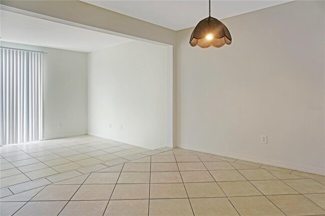 Building Photo - 215 Mango Dr