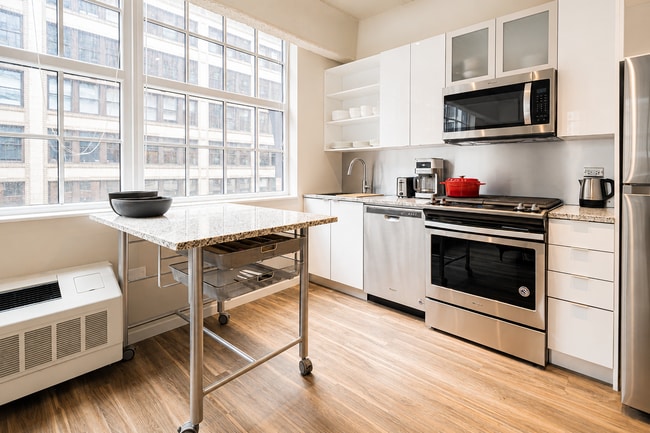 Building Photo - 113 E 77th St