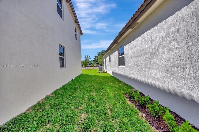 Foto del edificio - 2948 SE 23rd Ave