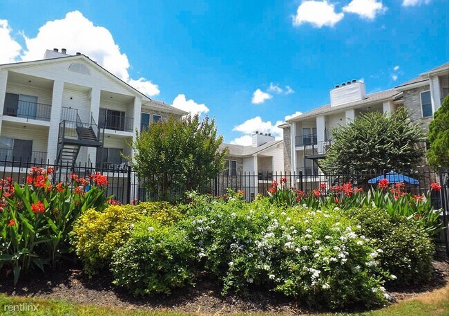 Building Photo - Studio, 1 bath Condo - 1111 N Hwy 123 Bypa...